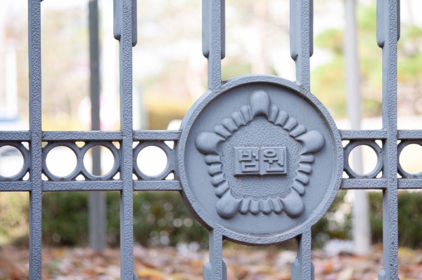 20대 초등학교 돌봄강사, 8세 여아 남자화장실서 성추행... 집행유예 선고