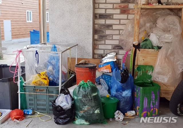(사진= 23일 전북 익산시 남중동의 한 주택가에 숨진 채 버려진 신생아가 발견된 장소./뉴시스)