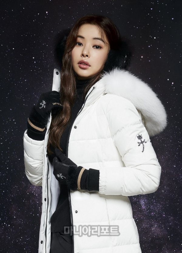 까스텔바작 크리스털 롱 다운 화보 컷. 사진=까스텔바작