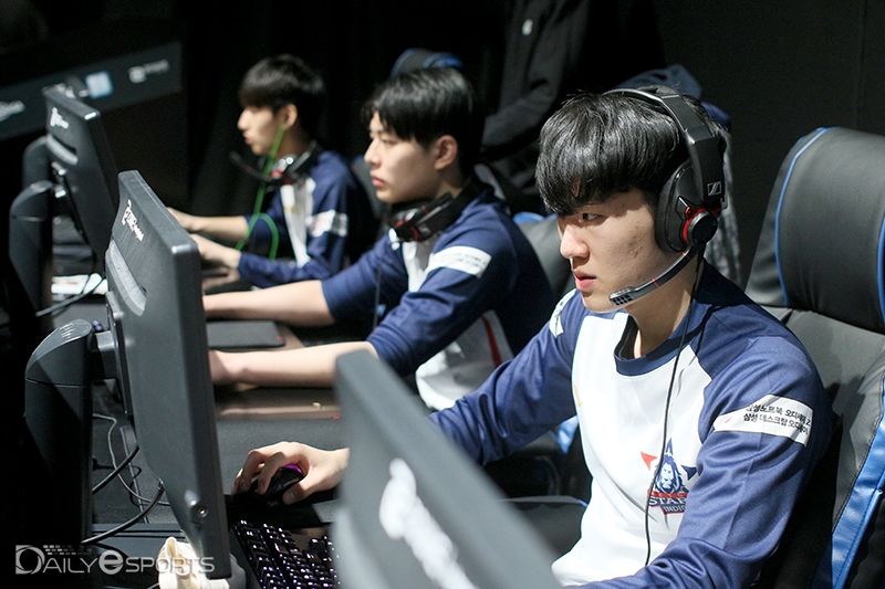 액토즈 스타즈 인디고.