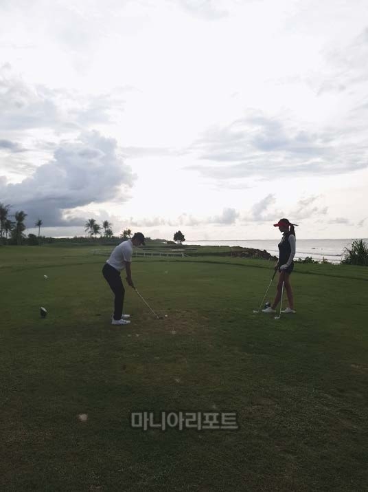 필드에서 레슨을 진행하는 모습. 마니아리포트DB