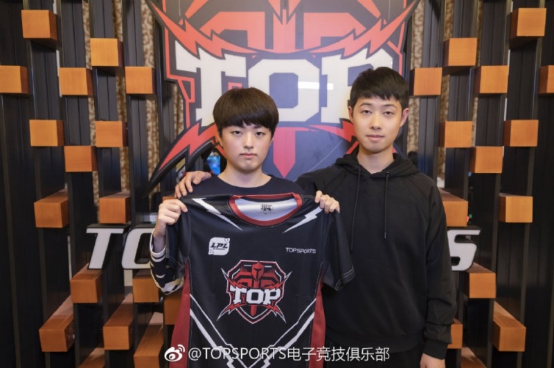 TOP스포츠와 계약한 원거리 딜러 '로컨' 이동욱(사진=TOP스포츠 웨이보 발췌).