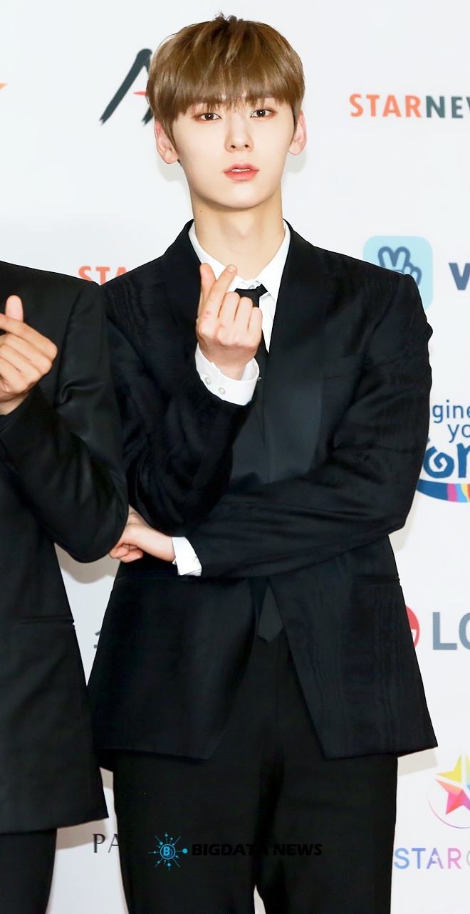 워너원 황민현, '2018 Asia Artist Awards' 레드카펫 현장