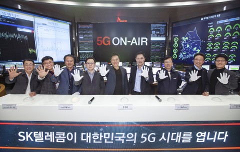 SK텔레콤이 5G 네트워크를 선보이고 5G 기념 행사를 개최했다