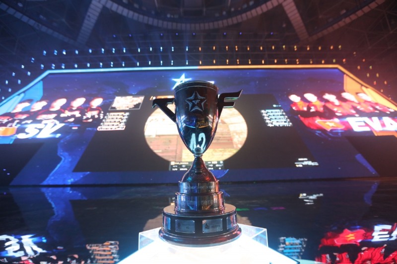 CFS 2017년 우승 트로피.