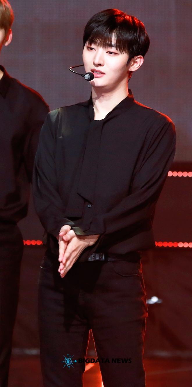 워너원 윤지성, MBC MUSIC '쇼 챔피언' 생방송 현장