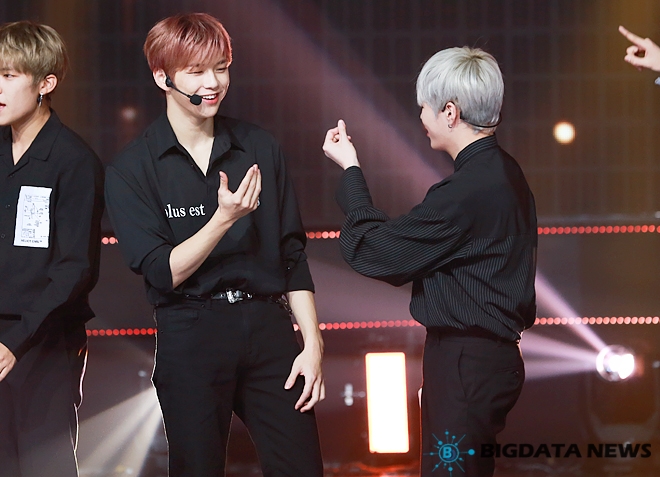 워너원 강다니엘-하성운, MBC MUSIC '쇼 챔피언' 생방송 현장