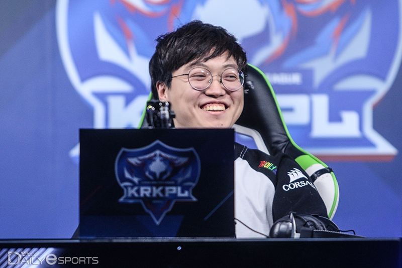 락스 피닉스의 미드라이너 '글로우' 이진영.