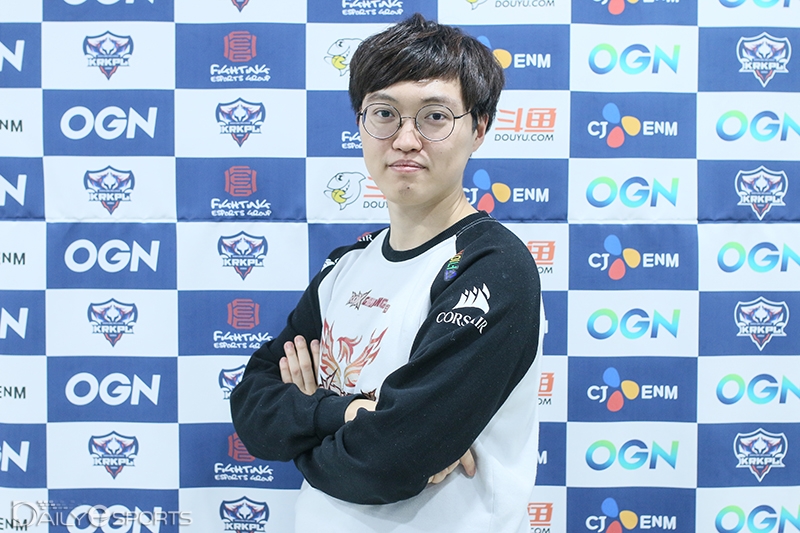 락스 피닉스의 미드라이너 '글로우' 이진영.