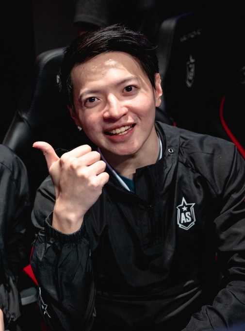 'Westdoor' 리우시유가 아이번으로 라이너들의 숨통을 틔우면서 동양 올스타에게 완승을 선사했다.