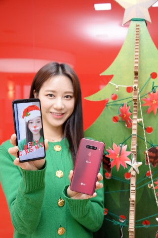 LG전자가 LG V40 ThinQ 전용 크리스마스 AR 스티커팩을 공개했다