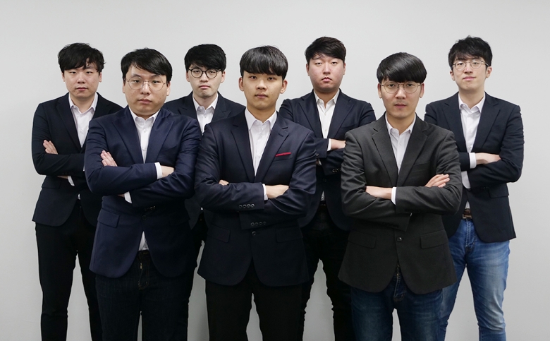 김진선, 백승민, 유병준, 나유준, 김민수, 박태진, 김경민(왼쪽부터).