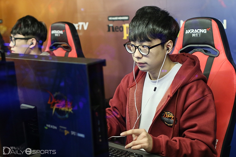 김어진과의 대결에서 승리한 이재국.