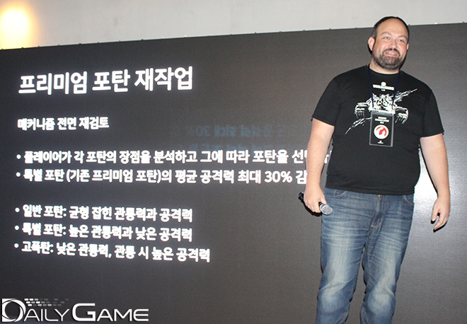 '월드 오브 탱크'의 2019년 계획을 포함한 향 후 개발 계획에 대해 발표중인 알렉산더 드 조르지오(Alexander de Giorgio) 월드 오브 탱크 APAC 퍼블리싱 디렉터.