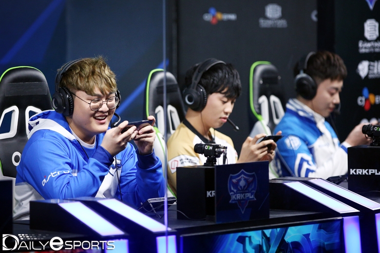 2세트에서 승리를 차지한 후라이드 치킨.