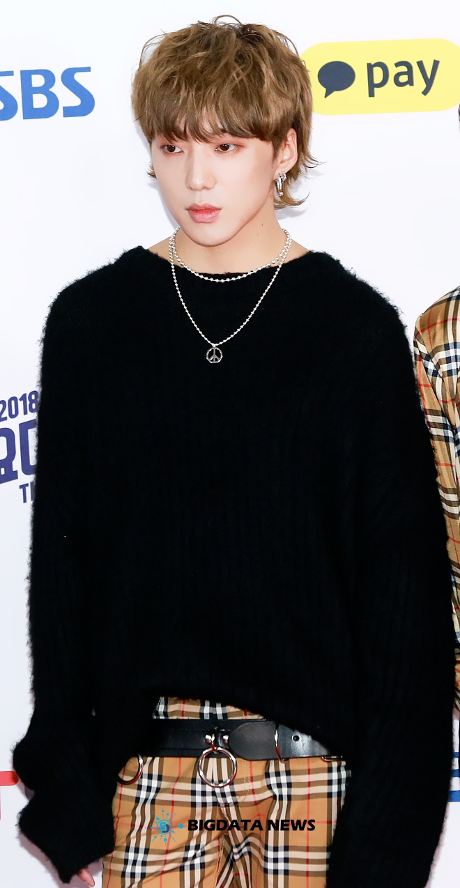 위너 강승윤, '2018 SBS 가요대전' 포토월 현장