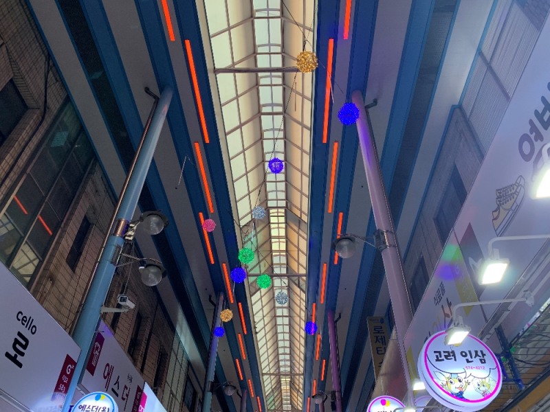 가좌시장, 디자인 간판과 LED 조명으로 밝은 느낌의 시장 조성