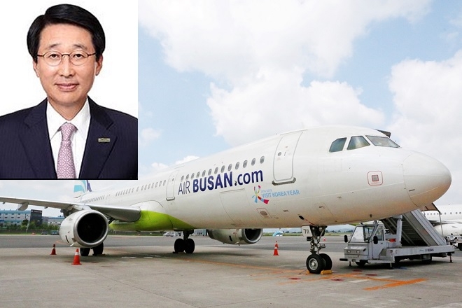 한태근 에어부산 사장이 지인의 자리 교체 요구를 매뉴얼대로 거부한 직원에게 경위서를 작성하도록 해 논란이 일고 있다. 사진=뉴시스