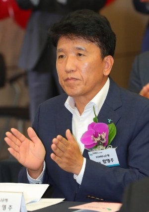 10일 KEB하나금융지주는 함영주 하나은행장이 겸임 중인 지주 부회장직 연임을 확정했다. 사진=뉴시스