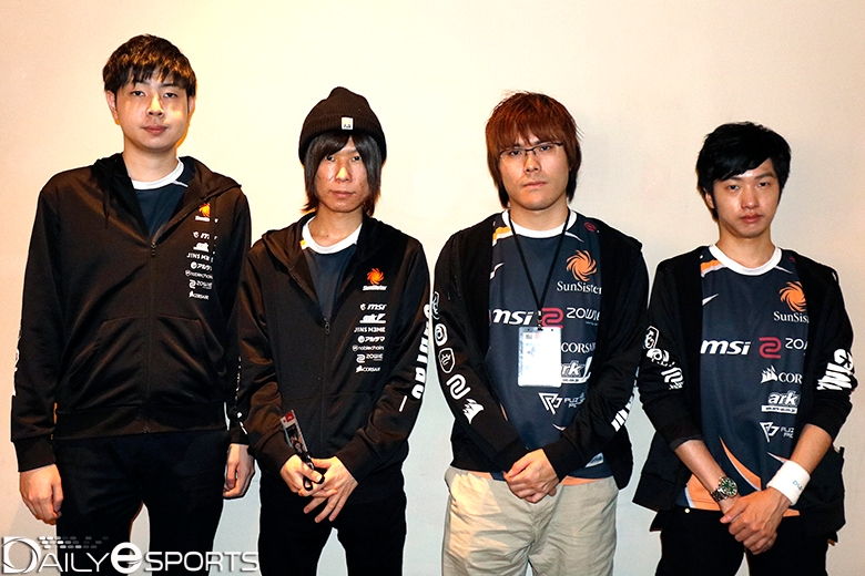 왼쪽부터 'gabha' 사카모토 히로카즈, 'Sabrac' 나카무라 히로키, 'CiNVe' 아키모토 쇼, 'CrazySam' 타카하라 히로토.