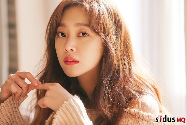 '대세 배우' 조보아, 싸이더스HQ와 재계약 체결...‘힘찬 재도약’