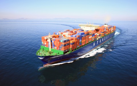 현대상선이 2019년 상반기 대졸 신입 및 경력사원을 공채한다