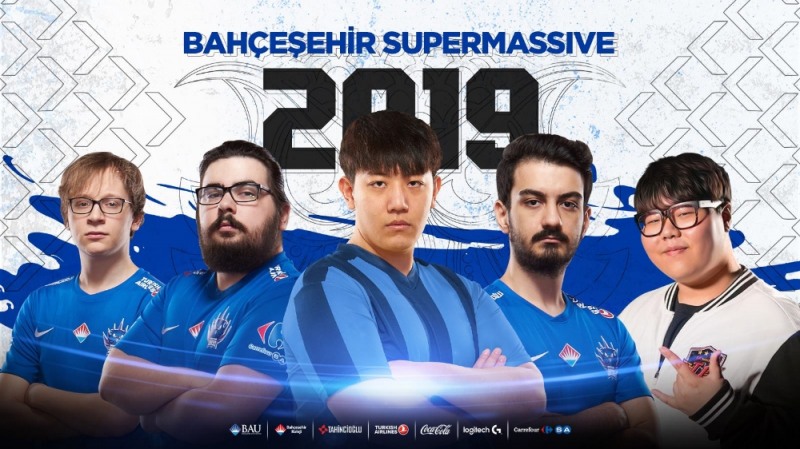 슈퍼매시브 선수들.