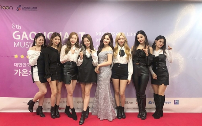 모모랜드, ‘가온차트 뮤직 어워즈’ 올해의 월드루키상 수상... 연말 시상식 이어 '8관왕'