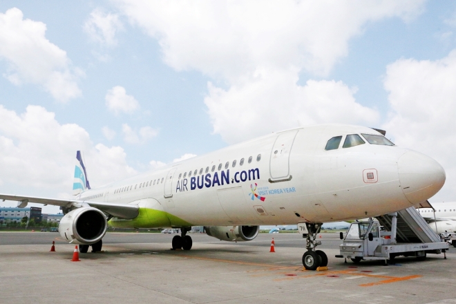 25일 박재호 더불어민주당 의원은 지난해 11월 발생한 에어부산 '타막 딜레이'와 같은 사고를 방지하기 위해 항송사가 승객을 상대로 일정시간 지연시 면허 취소 및 과징금을 부과하는 법안을 대표 발의했다.  사진=뉴시스