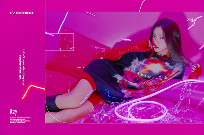 ITZY 류진, 개인 티저 이미지 공개...'걸크러쉬 카리스마'