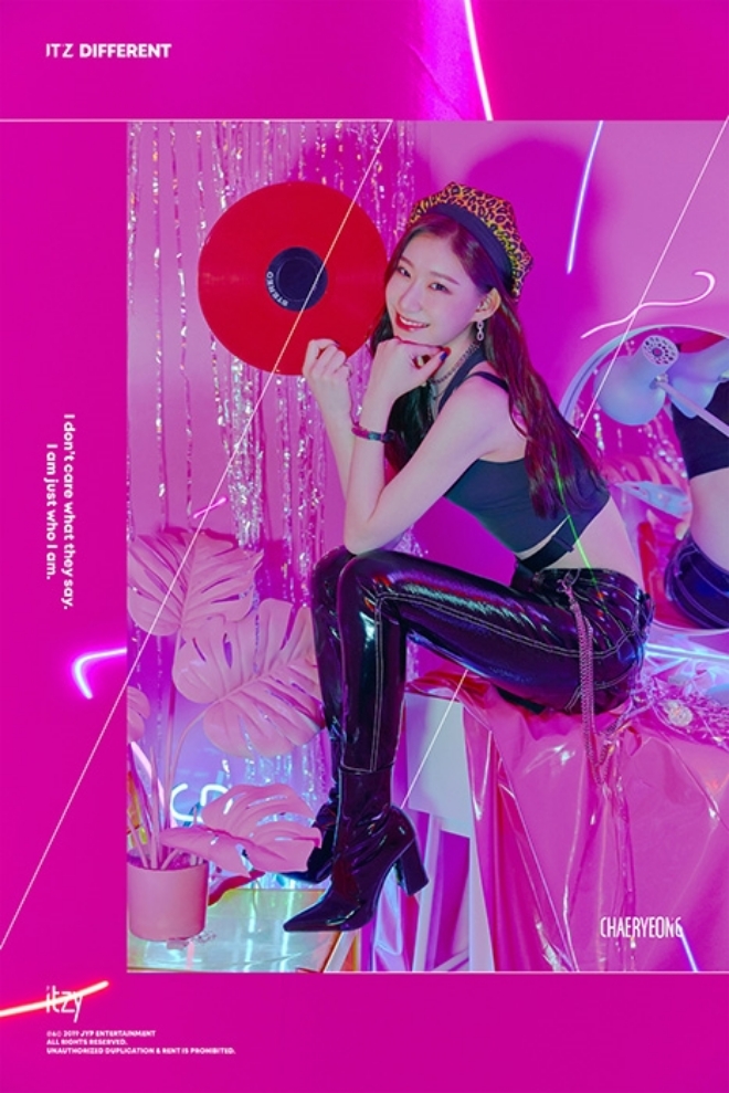 ITZY 채령, '사랑스러운 미소·카리스마 눈빛' 반전 매력 티저 공개