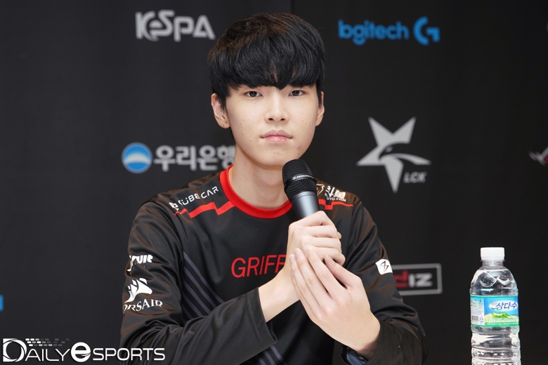 KDA 104를 기록중인 그리핀의 미드라이너 '초비' 정지훈.