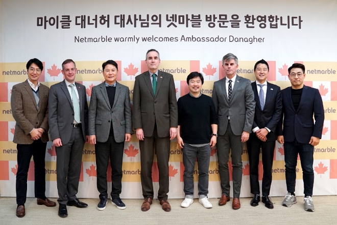 좌측부터 넷마블 이승원 웨스턴사업담당 부사장, 주한캐나다 대사관 스티븐 구딘슨 공사, 넷마블 권영식 대표, 주한캐나다 대사관 마이클 대너허 대사, 넷마블 이준영 기술전략담당 사장, 캐나다 연방 외교통상부 동북아시아/오세아니아 맷 프레이져 사무관, 주한캐나다 대사관 조승현 수석상무관, 넷마블 오영훈 사업개발실 이사