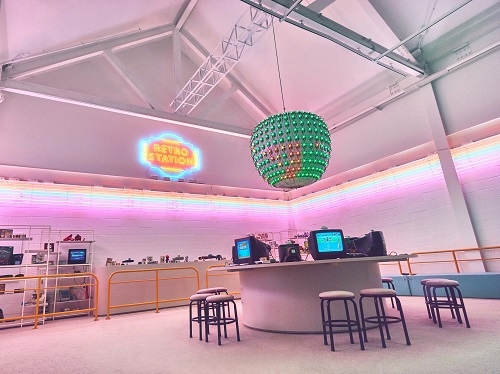 시몬스 아날로그 디지털 전시회 ‘레트로 스테이션’ 주목