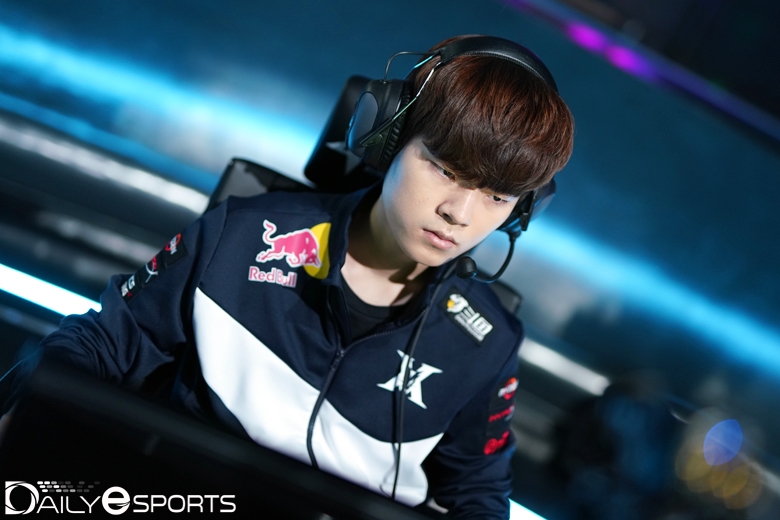 시비르로 대규모 전투에서 트리플 킬을 기록한 '데프트' 김혁규.