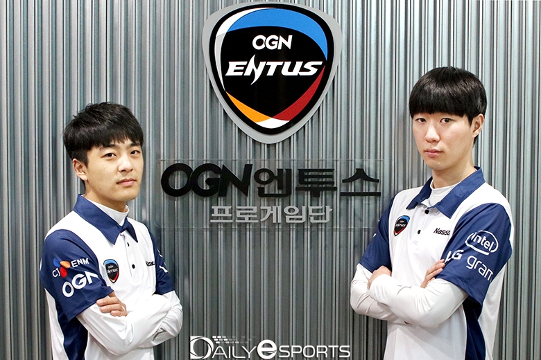 OGN엔투스 포스의 '야크' 김보현(왼쪽)과 '인디고' 설도훈.