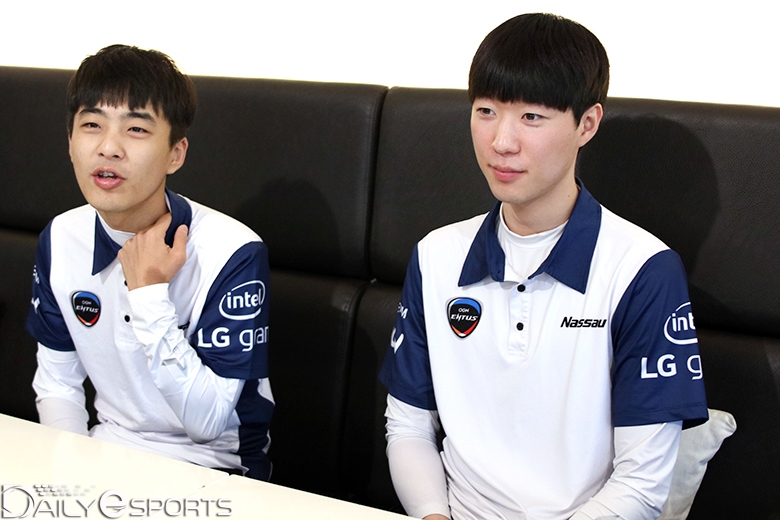 OGN엔투스 포스의 '야크' 김보현(왼쪽)과 '인디고' 설도훈.