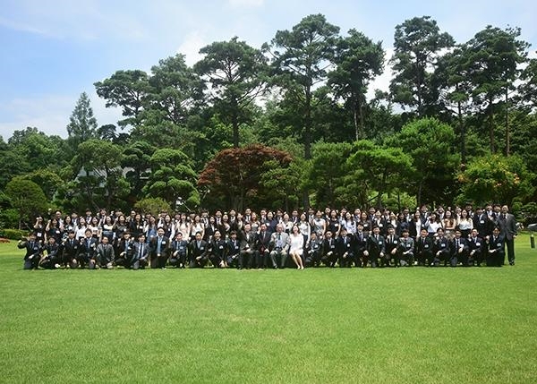 (사진=관정 이종환 교육재단은 16년 동안 7,500여명에 달하는 장학생을 배출했다.)