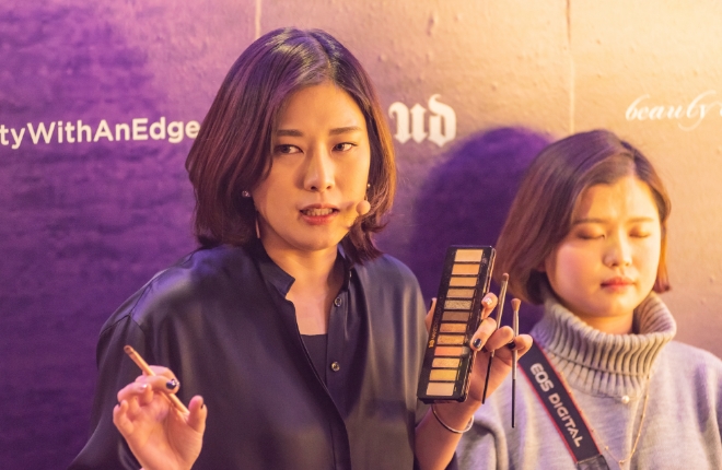 제품을 소개하는 '씬님', 사진=아이스크리에이티브