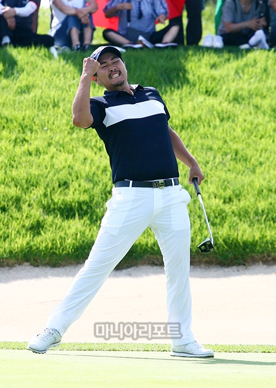 2018시즌 KPGA투어 NS홈쇼핑 군산CC 전북오픈 우승 당시 우승을 확정지으며 기뻐하고 있는 고석완. 사진=마니아리포트 DB