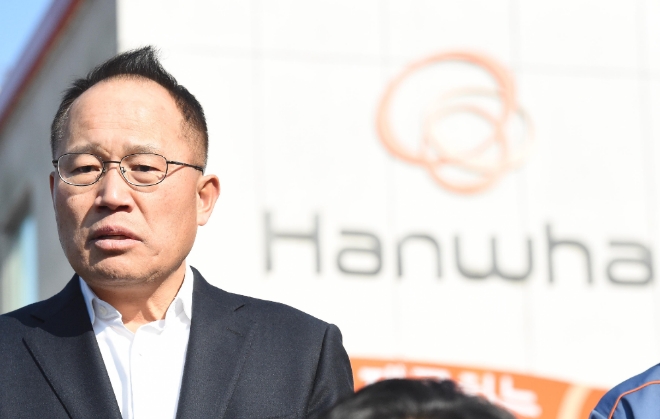 지난 14일 한화 대전공장 폭발사고와 관련해 애도의 뜻을 전하는 옥경석 한화 방산 대표  사진=뉴시스