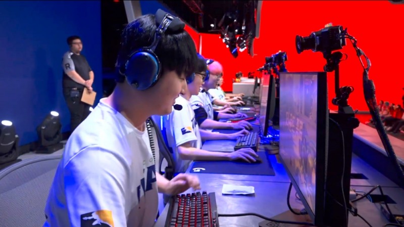 오버워치 리그 첫 경기를 승리로 장식한 밴쿠버 타이탄즈.