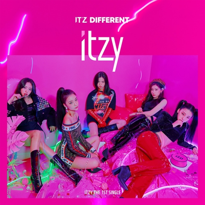 ITZY, 데뷔 첫 주부터 '신인답지 않은 퍼포먼스'로 화제