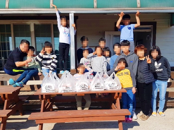 60계치킨 전남영광점, 지역아동센터 '연한가지'에 사랑의 치킨나눔 봉사