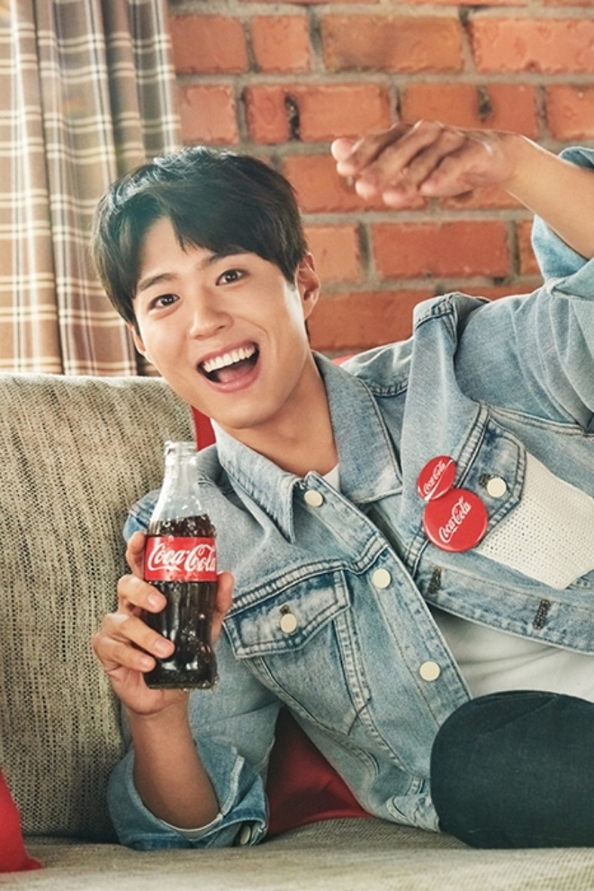 '국민남친' 박보검, 훈훈한 5색 코카콜라 화보 공개