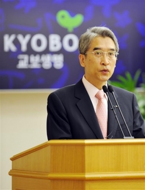 지난 18일 교보생명 재무적투자자들이 이달 중 신창재 교보생명 회장을 상대로 손해배상 중재를 신청한다고 밝혔다. 사진=뉴시스