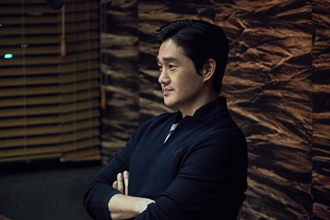 '돈', 유지태 캐릭터 스틸 공개... 베일에 싸인 작전 설계자 포스