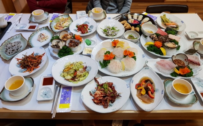 여수맛집 ‘동백회관’, 신선한 회정식과 한정식으로 모임, 회식 등 인기