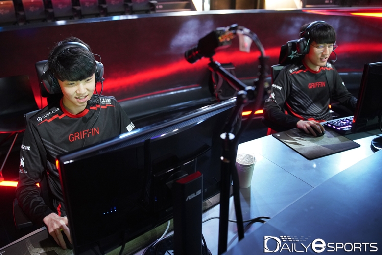 그리핀의 미드라이너 '초비' 정지훈과 정글러 '타잔' 이승용.