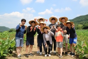 (사진=푸드스마일즈 우양 '새싹봉사단' 활동)